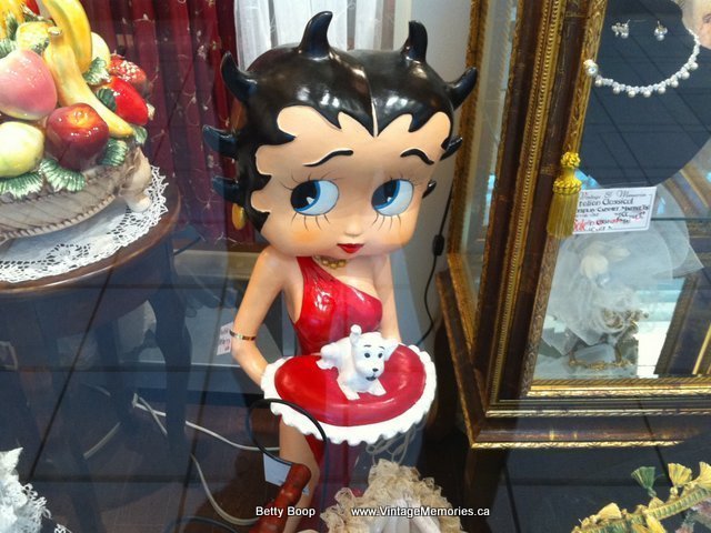 Betty Boop statues0