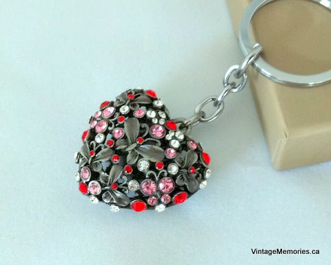 Diamented heart keychain 