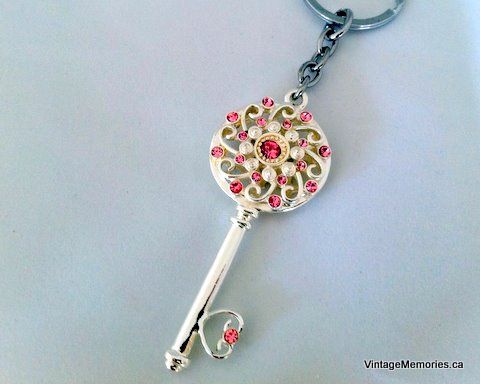 Diamented key keychain
