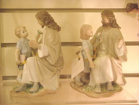 Figurine Jesus and child-ss.