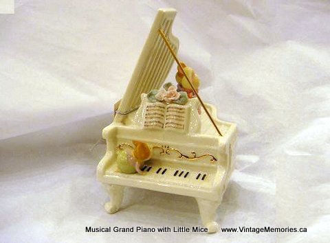 porcelain_Musical Grand Piano with Little Mice